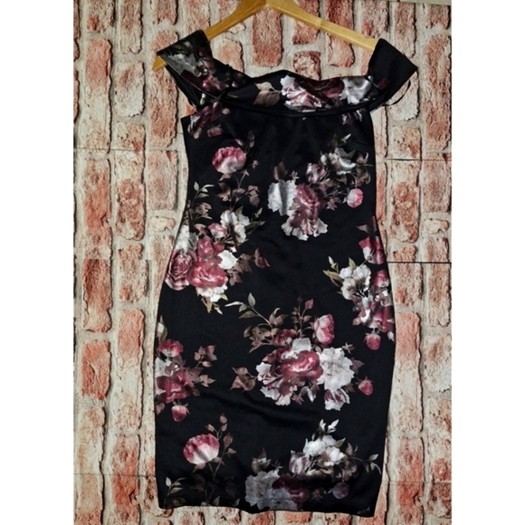 Premier Amour | Short-Sleeve Off-the-Shoulder Floral Sheath Dress - Picture 2 of 16